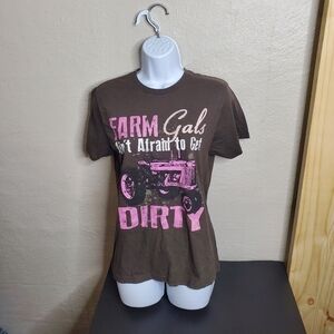 Farm Gals Ain’t Afraid to Get Dirty Country Tractor Women’s T-Shirt Size Medium
